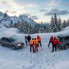 Fidanzati bloccati tutta la notte in auto nella neve: recuperati la mattina successiva. Soccorso anche il papà che ha provato a raggiungerli