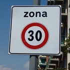 Roma, nel centro storico scatta il limite dei 30 km/h dal 15 gennaio. Al via domani la zona 30 all'interno della Ztl
