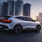 Renault, l'ammiraglia Filante. Il Suv &egrave; lungo poco meno di 5 metri ed ha un motore full hybrid 1.5 da 150 cv