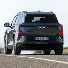 Kia EV5, debutta il C-suv elettrico pensato per le famiglie: versatilit&agrave; e autonomia su misura per gli europei