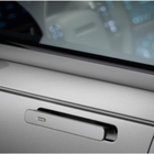 La Cina vieta le maniglie a scomparsa delle auto «In caso di incidente le portiere non si aprono»