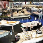 Le sorprese del Nauticsud: Tirrenia dai gozzi ai gommoni, la tappezzeria diventa cantiere, e c&rsquo;&egrave; chi progetta scafi in stile anni 60