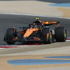 F1 a Sakhir, la McLaren di Norris firma la prima giornata di test col miglior tempo. Poi Verstappene e Leclerc