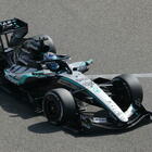 F1, test Bahrain: la Mercedes di Russell fa il miglior tempo nella 1&deg; giornata. Poi la McLaren di Piastri e la Ferrari di Leclerc