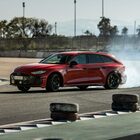 Audi RS 5 alla prova sul circuito di Marrakech. La sportiva ibrida plug-in con 639 cv è stata testata in Marocco
