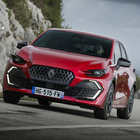 Clio si rinnova, il 6&deg; atto &egrave; pi&ugrave; versatile e distintivo. Compatta Renault con look pi&ugrave; grintoso, al top c&rsquo;&egrave; la full hybrid da 160 cv