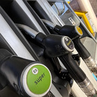 I prezzi dei carburanti salgono ancora, Salvini convoca le compagnie petrolifere. Benzina self a 1,816 euro, gasolio a 2,03