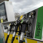 Gasolio ai massimi da 4 anni, self a 2,070 euro al litro. Benzina self a 1,841 euro al litro