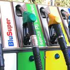 Carburanti, i prezzi medi sono in lieve calo: benzina self service a 1,789 euro/litro, gasolio a 2,181 euro/litro