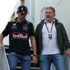 Jos Verstappen rassicura: &laquo;Max continuer&agrave; a correre&raquo;. Il padre del campione esclude che suo figlio stia per lasciare la F1