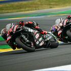 Aprilia sbanca Le Mans: tutto il podio è di Noale, Martin precede Bezzecchi che resta leader del Mondiale