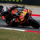 Acosta con la Ktm in pole a Barcellona. In prima fila le Ducati di Monbidelli e Alex Marquez
