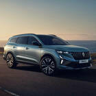 Renault Espace 2026: il Suv full hybird da 200 cv si rinnova tra spazio, tecnologia e comfort