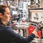 Bosch accelerazione a elettroni, maxi commessa da Mercedes. Fornirà motori elettrici per i modelli premium