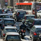 Ancora troppe auto nelle città italiane, ma scende l'inquinamento. Al primo posto Torino, con 822 auto ogni 1.000 abitanti