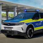 Opel Grandland mette la divisa della Polizia tedesca. Il Suv del fulmine allestito da auto di pattuglia