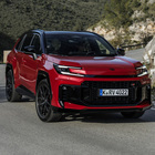 Toyota, nella RAV4 spicca la guida ottimizzata con tecnologia “geo-fencing”. Produzione in Giappone e listino da 53.700 euro