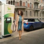 Auto elettriche, Plenitude abbassa le tariffe al consumo per l'estate. I costi delle ricariche scendono fino al 30 settembre