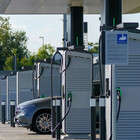 Auto elettriche, crescita record in Italia per la rete delle colonnine di ricarica: al 30 giugno sono 84.564