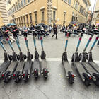 Roma, dal l'Antitrust multa da 2,675 milioni di euro a monopattini e bikesharing (Bird, Dott e Lime) per &ldquo;ostacolo a corse gratis&rdquo;