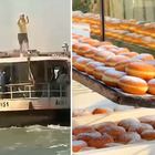 immagine Turisti cafoni invadono l'Italia: dalle file per il krapfen alle spiagge come discariche. In infradito sulle Dolomiti, in costume al cimitero e sul tetto del vaporetto