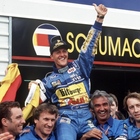 Schumacher idolatrato a Monza, tra caschi, auto e documentari. A 30 anni dal suo arrivo in Ferrari