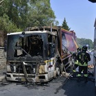 Roma, camion dell'Ama in fiamme sull'Aurelia: traffico rallentato