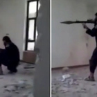 • Il miliziano Isis e la granata, il colpo esplode tra le mani