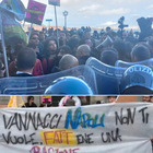 Vannacci, scontri a Napoli tra studenti e polizia: «La città non ti vuole, fattene una ragione»