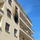 Incendio ai Parioli, a fuoco appartamento al terzo piano in via Borsi: due persone intossicate
