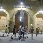 Firenze choc, rissa con coltelli davanti alla caserma dei carabinieri: 2 feriti e 6 denunciati