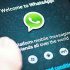 Da oggi WhatsApp cancella chat, foto e video più vecchi: ecco come salvarli