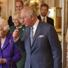 La regina Elisabetta passerà il Natale con Carlo e Camilla: per Kate e William è ancora un mistero
