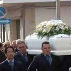 • I funerali a Brindisi. Il figlioletto: "Salutatemi la mamma"