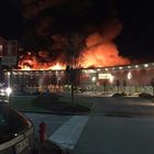 • Incendio pauroso al parco Stella, famiglie evacuate