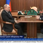 Putin e Shoigu, il video del colloquio è un «montaggio»? Sospetti da Kiev: «Strani movimenti della testa»