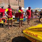 Bimba di 12 anni ha un malore in spiaggia: salvata dalla Croce Rossa al Surf Expo