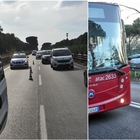 Roma, incidente sulla Colombo: scontro tra una moto e un bus Atac. Grave il fotografo Ferdinando Mezzelani