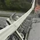 • Il ponte crollato pochi attimi dopo la tragedia - Video 