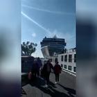 Terrore a Venezia, nave da crociera si scontra con lancia turistica: feriti, passeggeri caduti in acqua, l'urlo della sirena