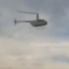 Cina, pilota perde il controllo dell'elicottero: si schianta nel fiume per evitare i bagnanti