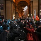 Firenze, proteste contro il comizio di Salvini: cariche della polizia. Video