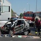 Incidente in Pontebbana, Smart tenta il sorpasso e si scontra con un camion: muore trentenne, gravissima l'altra donna Foto