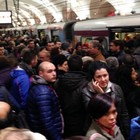 Roma, metro A nel caos: «Battistini-Ottaviano, guasti e ritardi». Dopo lo stop, ripresa la circolazione