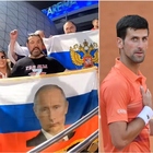 Polemica all'Australian Open, il padre di Djokovic fotografato con i sostenitori russi, tra bandiere pro-Putin e sostegno alla guerra