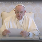 Papa Francesco preme sulla 'base', cambiare stile di vita per salvare la terra dalla distruzione