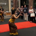 G20, Meloni accolta all'aeroporto di Bali con uno spettacolo di danza tradizionale