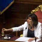Senato, bagarre in aula sul caso Air Force Renzi: Casellati sospende lavori e bacchetta Bonafede
