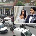 Tony Colombo, cantante neomelodico, sposa la vedova del boss Tina Rispoli: Napoli in tilt per il corteo trash con cavalli e carrozze