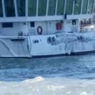 Venezia, nave da crociera si schianta contro battello e banchina: feriti